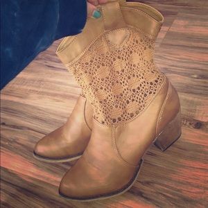 Women’s cowboy boots